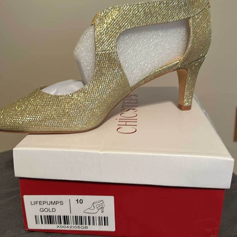 Gold metallic pumps - new in box